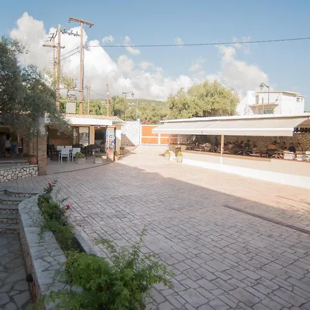 Vita Holidays & Studios Aparthotel