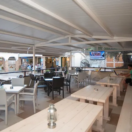 Vita Holidays & Studios Aparthotel Lefkada City
