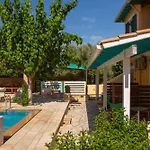 Vita Holidays & Studios Aparthotel 4*
