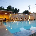 Vita Holidays & Studios Aparthotel 4*