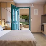 Vita Holidays & Studios Aparthotel 4*