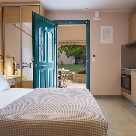 Holidays Aparthotel 4*
