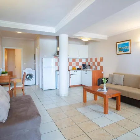 Holidays Aparthotel 4*