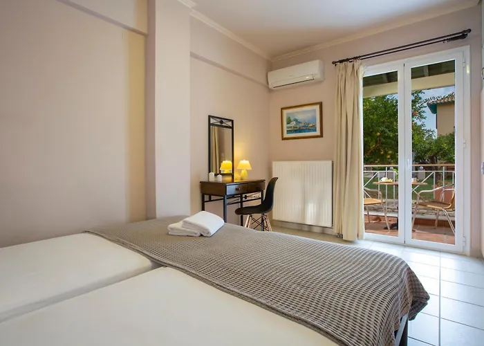 Vita Holidays & Studios Aparthotel 4*