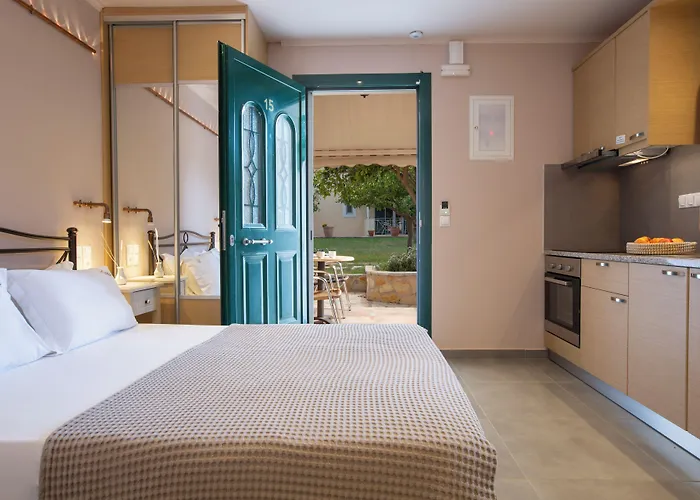 Vita Holidays & Studios Aparthotel 4*